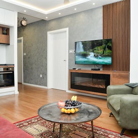 Mirror Apartment With Private Parking Нови Сад Екстериор снимка