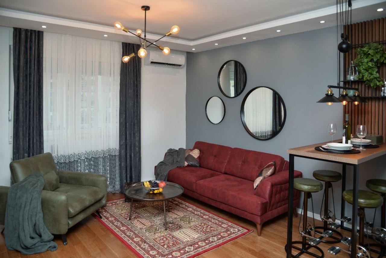 Mirror Apartment With Private Parking Нови Сад Екстериор снимка
