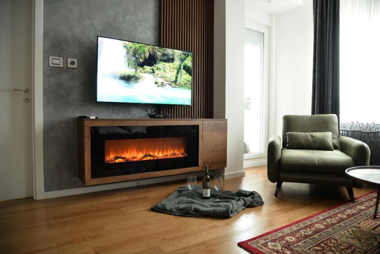 Mirror Apartment With Private Parking Нови Сад Екстериор снимка