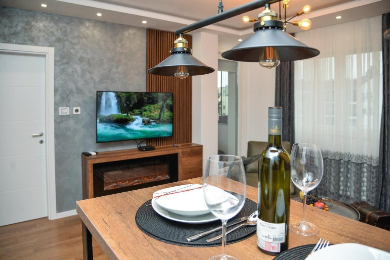Mirror Apartment With Private Parking Нови Сад Екстериор снимка