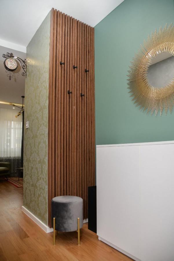 Mirror Apartment With Private Parking Нови Сад Екстериор снимка