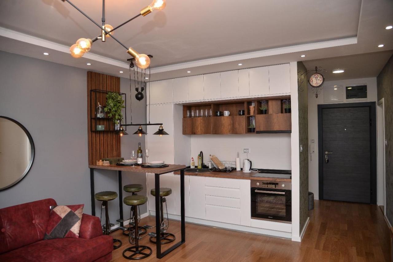 Mirror Apartment With Private Parking Нови Сад Екстериор снимка