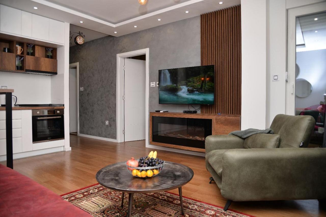 Mirror Apartment With Private Parking Нови Сад Екстериор снимка