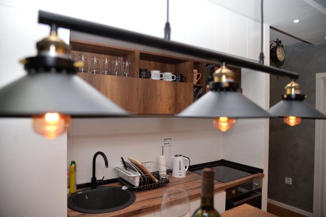 Mirror Apartment With Private Parking Нови Сад Екстериор снимка