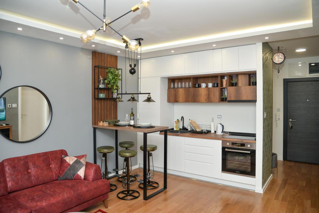 Mirror Apartment With Private Parking Нови Сад Екстериор снимка