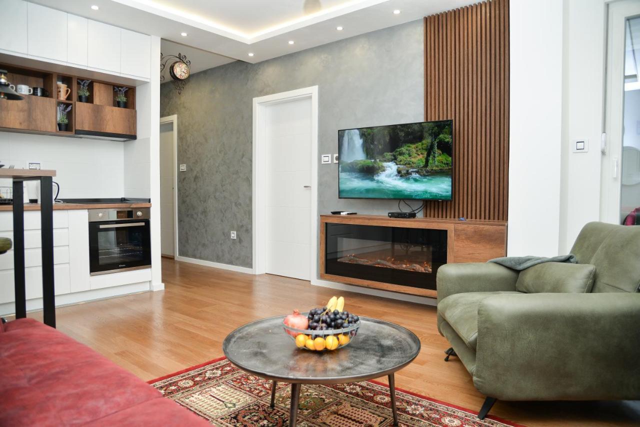 Mirror Apartment With Private Parking Нови Сад Екстериор снимка