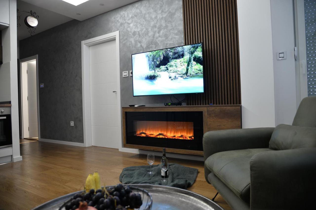 Mirror Apartment With Private Parking Нови Сад Екстериор снимка