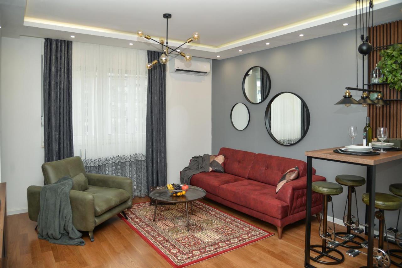 Mirror Apartment With Private Parking Нови Сад Екстериор снимка