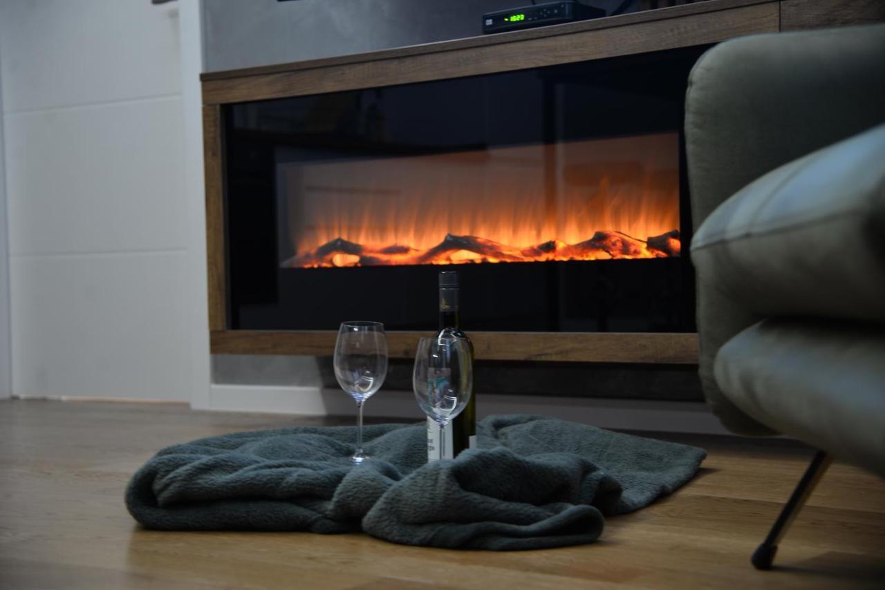 Mirror Apartment With Private Parking Нови Сад Екстериор снимка